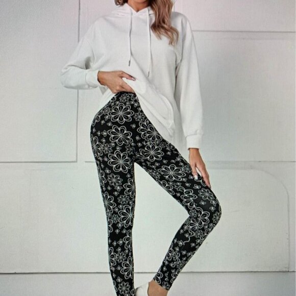 Ladies size XL Black & white design print Leggings - Picture 5 of 10